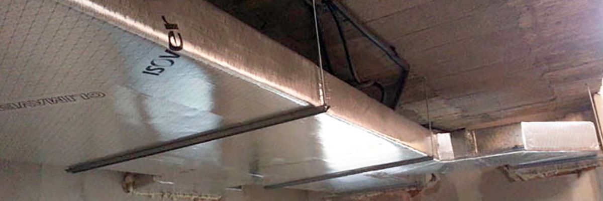 Instalación de conductos de aire acondicionado en viviendas
